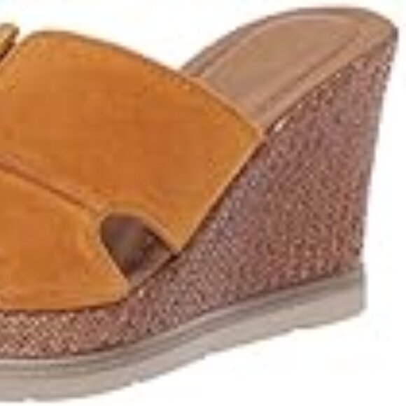 BELLA VITA Suede Mustard Color ITALIAN Wedge Sandals Sz 9 EXTRA WIDE X Wide XW - Picture 3 of 3